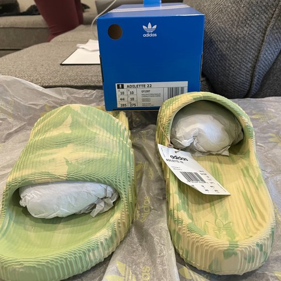 Adilette 22 Slides - Size 10 - Magic Lime and Desert Sand - Picture 4 of 8